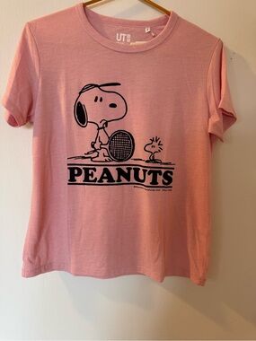 UNIQLO UT Vintage Peanuts Snoopy Pink Graphic Tee, size M